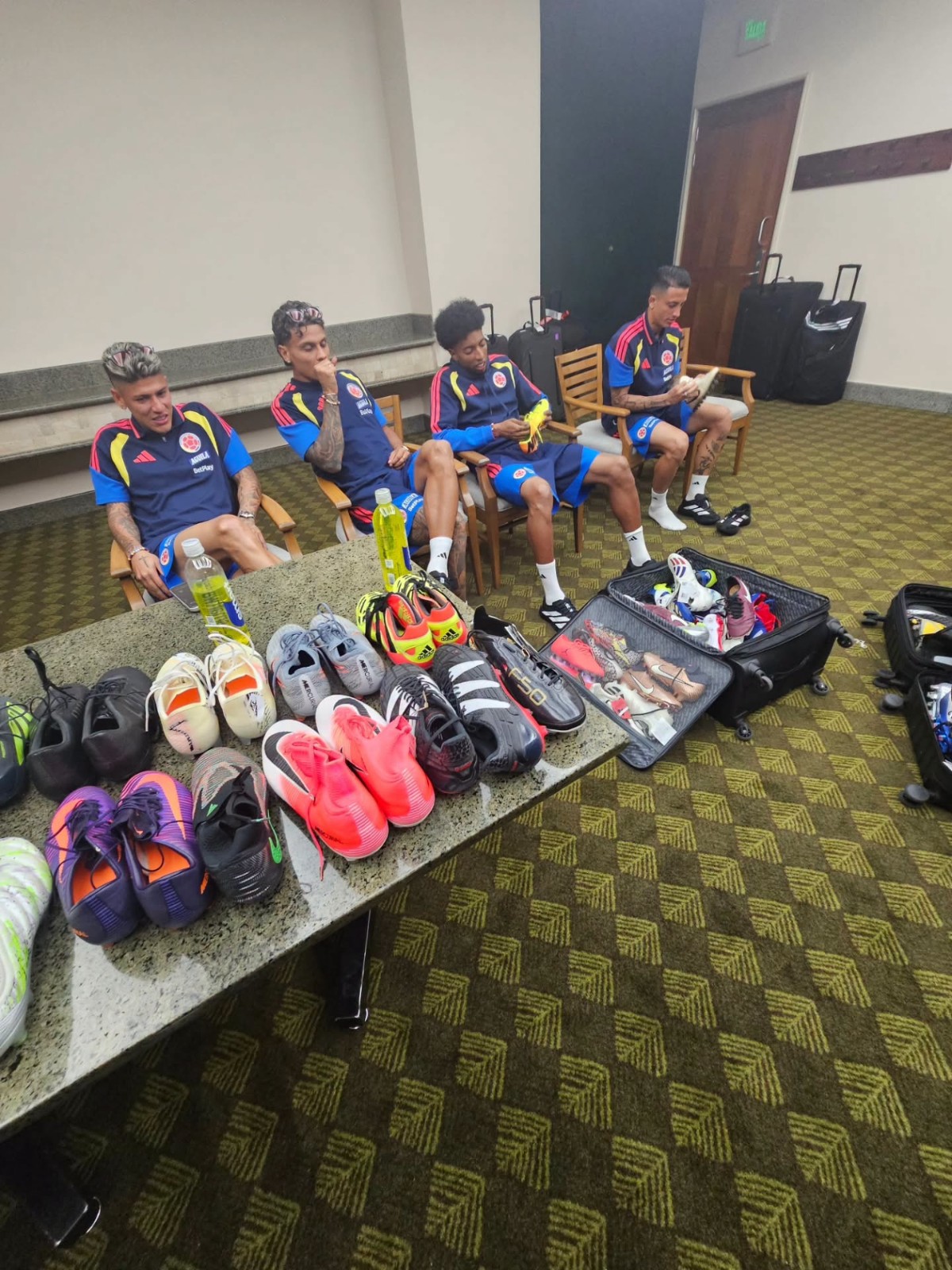 Classic Football Boots at the 2026 World Cup? Seller Visits Colombia Training Camp