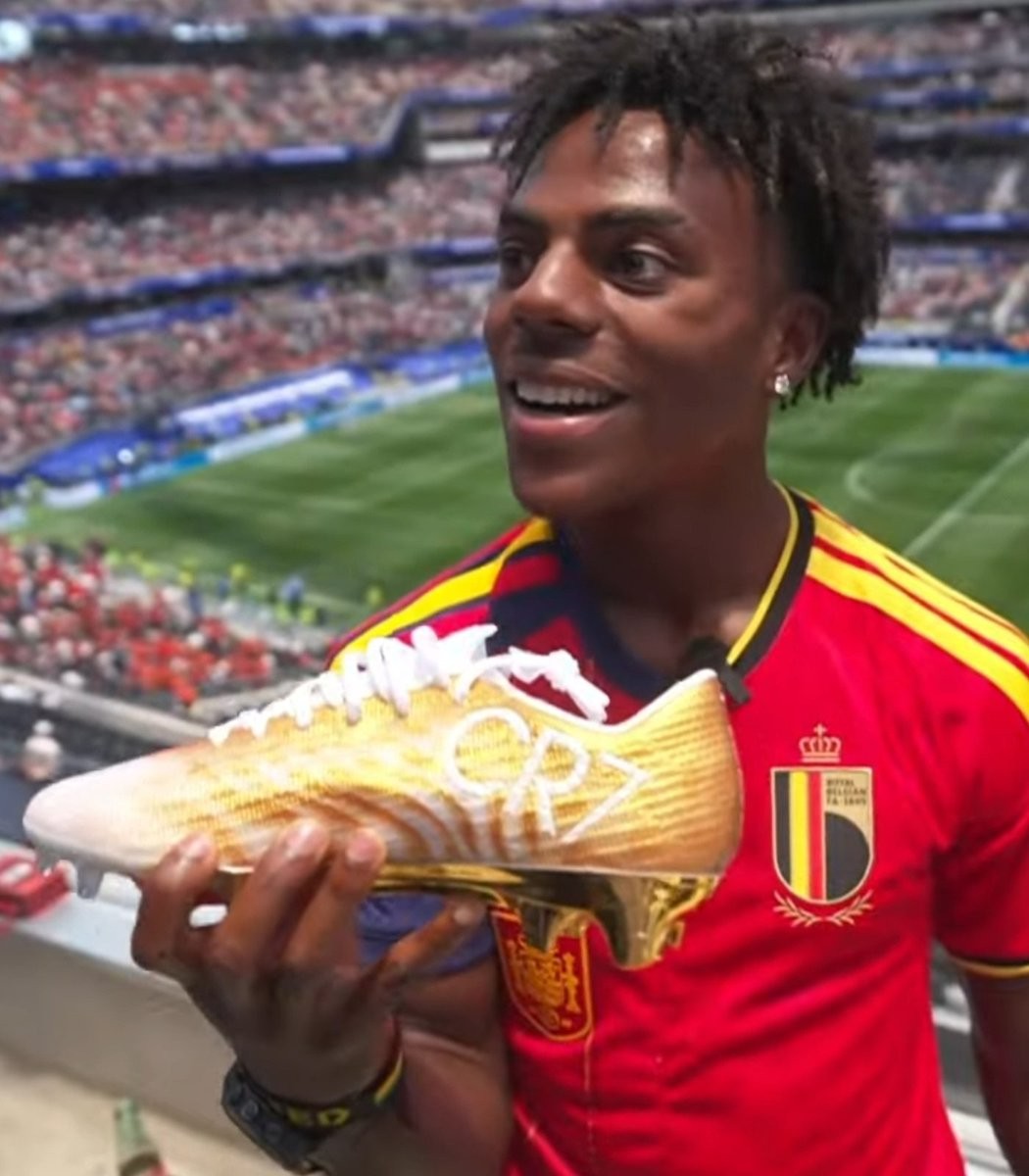 Cristiano Ronaldo Gifts IShowSpeed Ultra-Rare Nike Mercurial Superfly 11 'Gold Scorpion' Boots