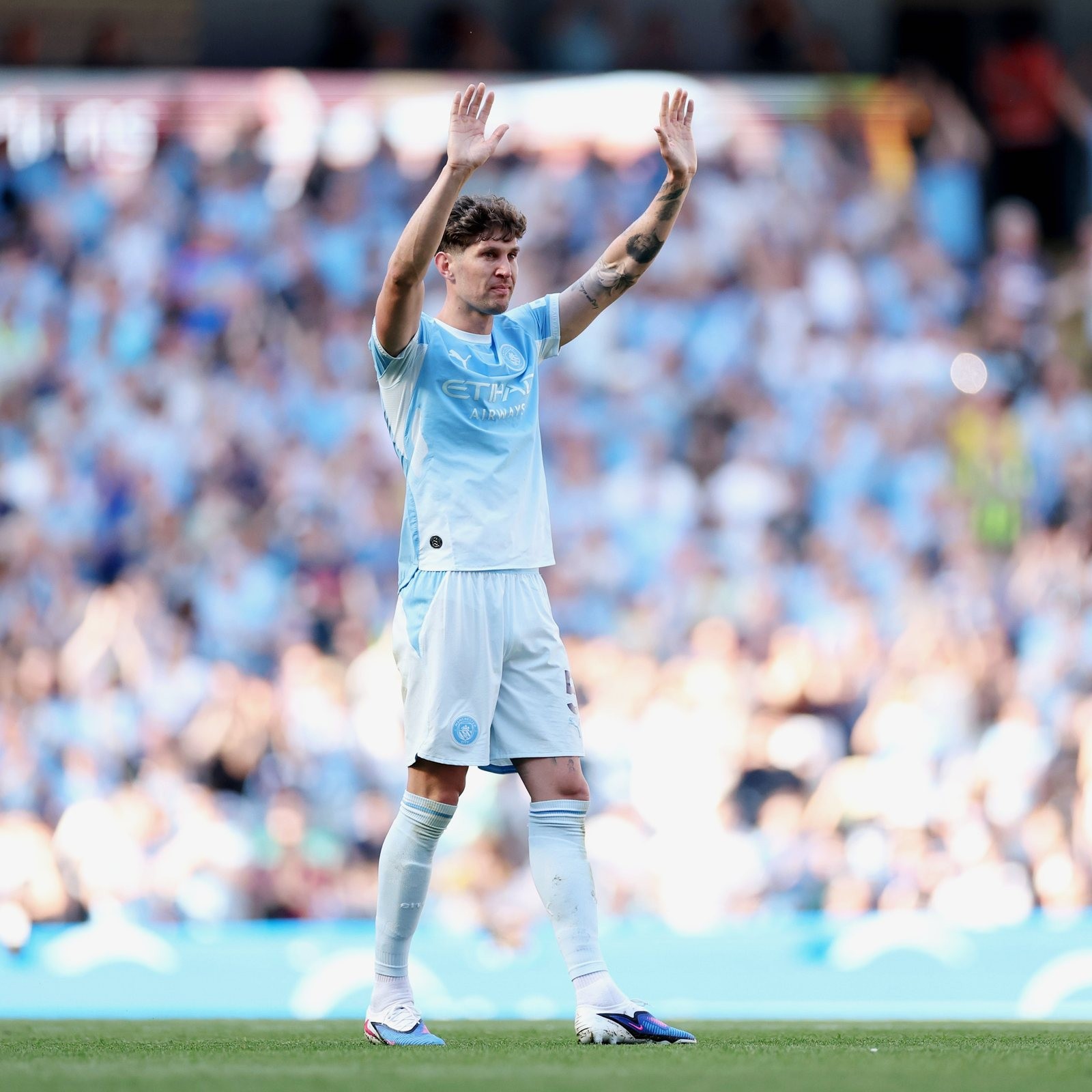 Manchester City Debuts 26-27 Home Kit
