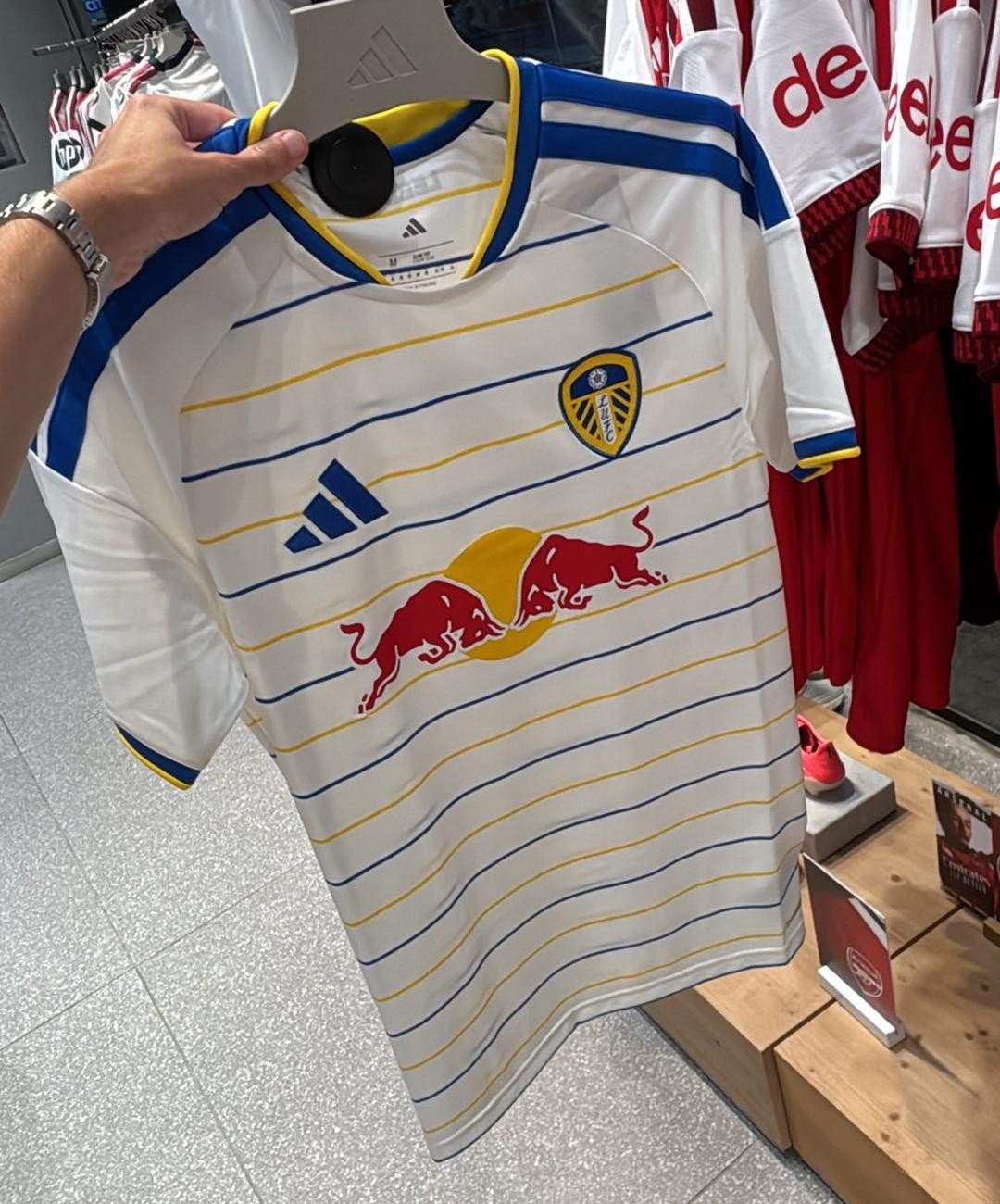 Unreleased Leeds United 26-27 Home Kit Spotted for Sale